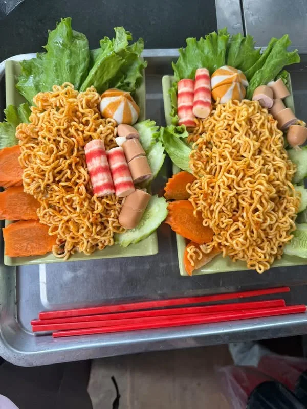 រូបថតទី 6 ក្នុងវិចិត្រសាលរបស់ SNEA Lake Cafe (បឹងស្នេហ៍ កាហ្វេ)